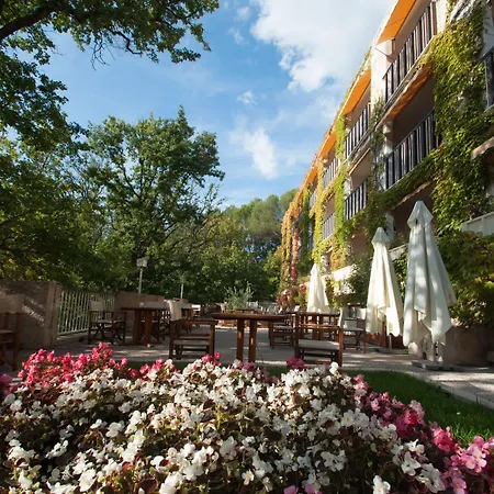 Borghese, The Originals Relais 4* Greoux-les-Bains