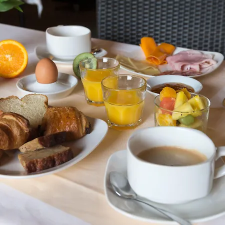 Borghese, The Originals Relais Greoux-les-Bains