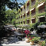 Borghese, The Originals Relais Hotel Greoux-les-Bains