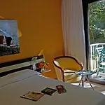 Borghese, The Originals Relais Hotel Greoux-les-Bains