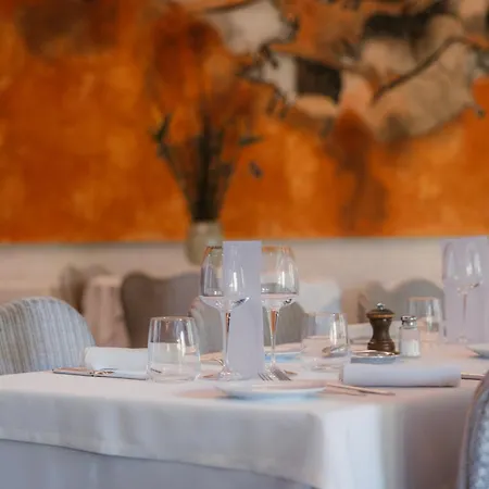 Borghese, The Originals Relais Hotel Gréoux-les-Bains