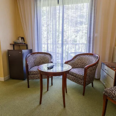 Borghese, The Originals Relais Hotel Gréoux-les-Bains