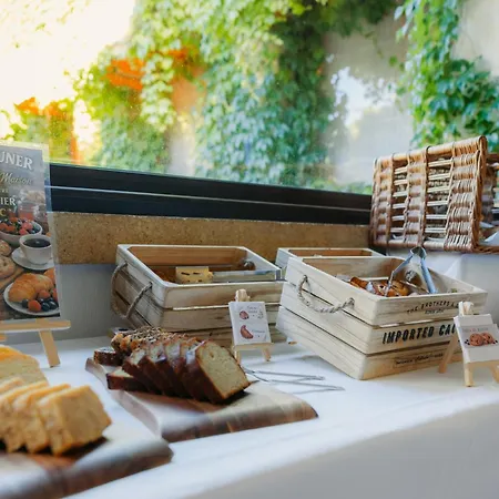 Borghese, The Originals Relais Hotel 4*