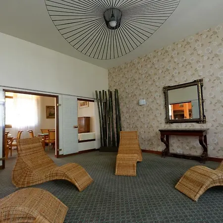 Otel Borghese, The Originals Relais Gréoux-les-Bains