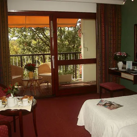 Otel Borghese, The Originals Relais Gréoux-les-Bains