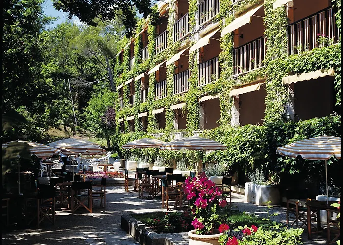 Borghese, The Originals Relais Hotel Gréoux-les-Bains