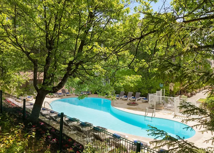 Borghese, The Originals Relais Greoux-les-Bains