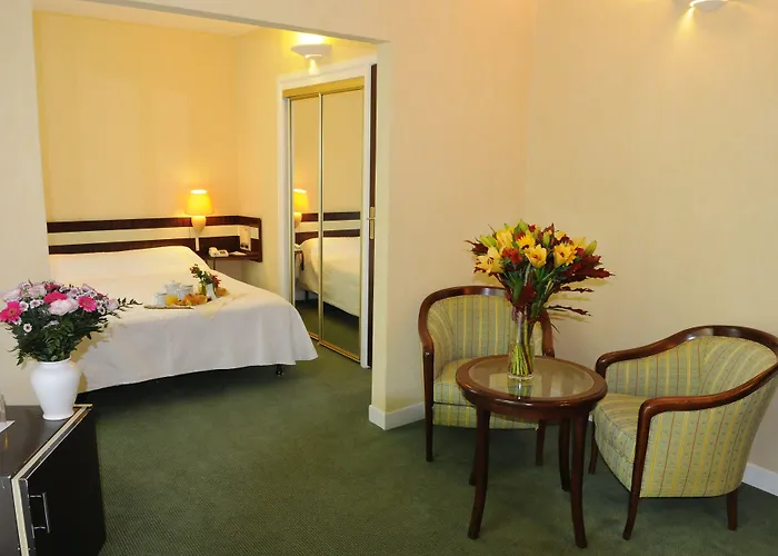 Hotel Borghese, The Originals Relais Greoux-les-Bains