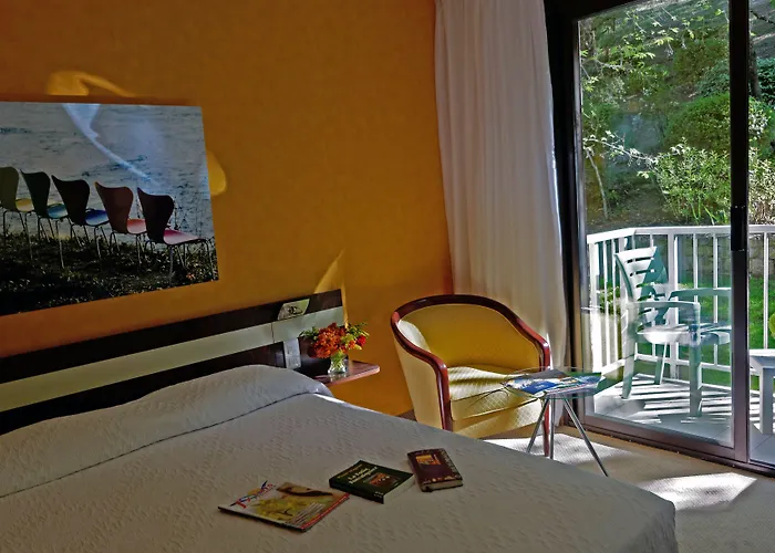 Borghese, The Originals Relais Hotel Greoux-les-Bains