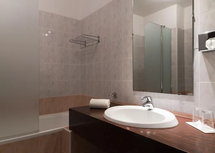 Borghese, The Originals Relais 4* Greoux-les-Bains