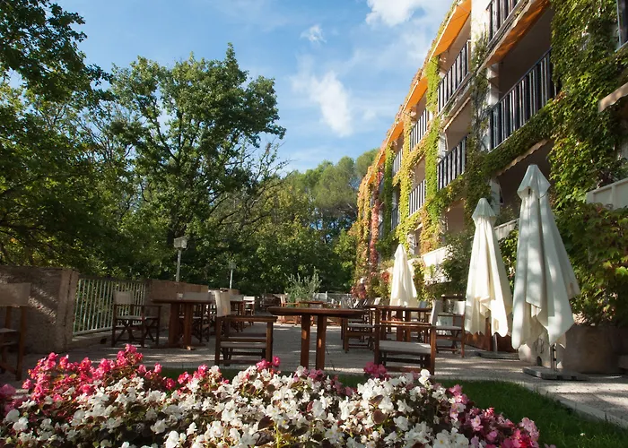 Borghese, The Originals Relais 4* Greoux-les-Bains